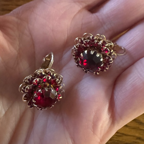 Sarah Coventry Ruby Red Rhinestone Gold Clip-On Earrings | Valentine’s Day ❤️ - Picture 6 of 12